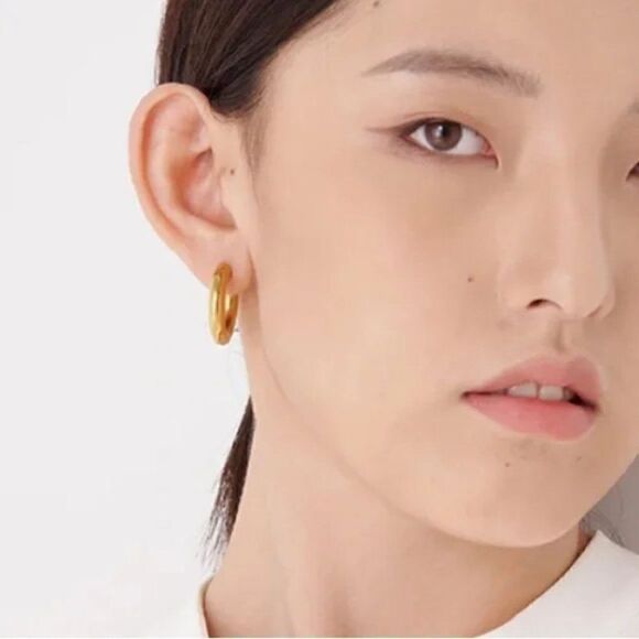 Classic Chunky Style Round Gold Hoop Earrings - Picture 10 of 14